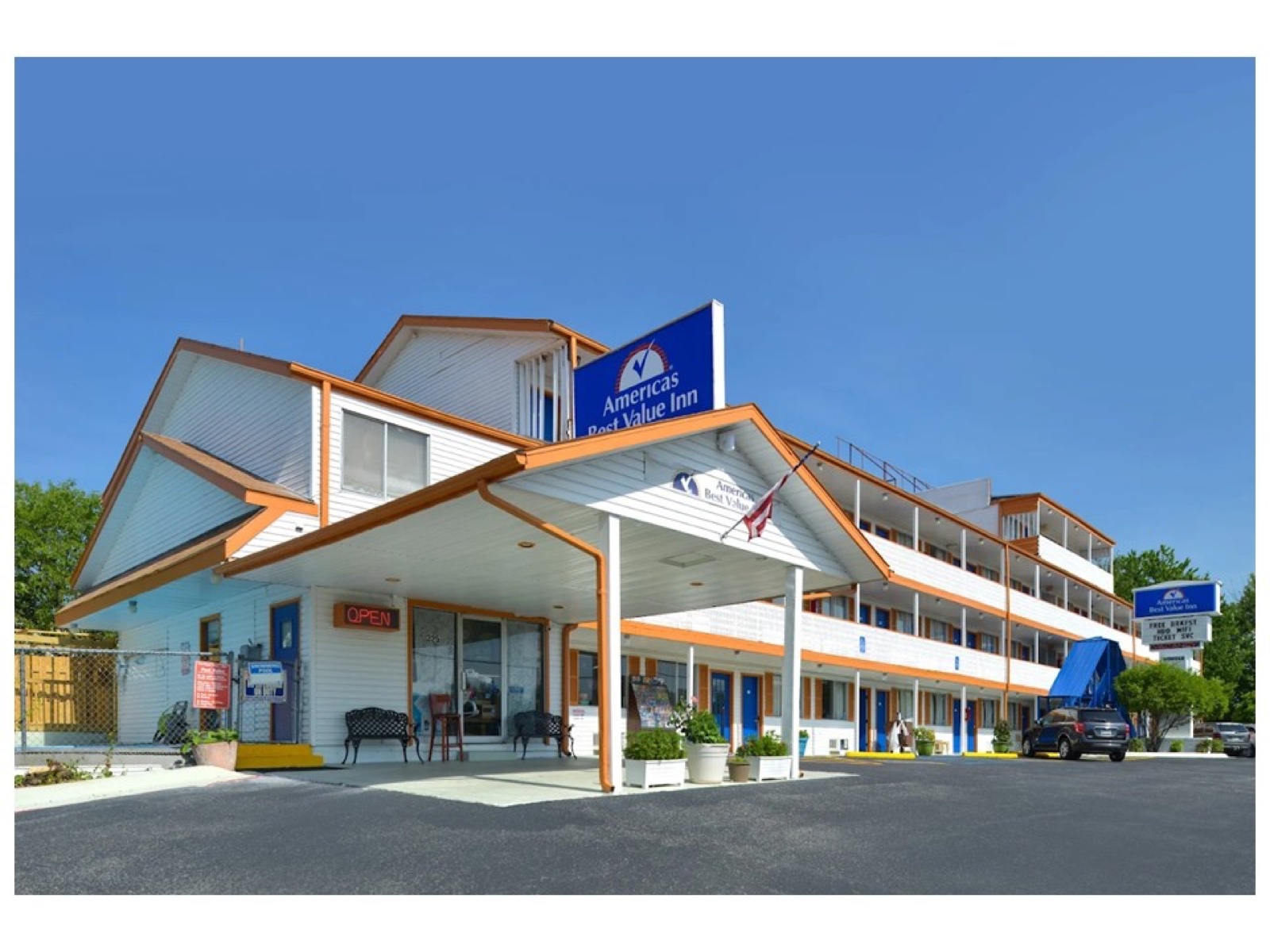 Photo of Workforce Housing Hotel Nat. Flag - High Upside in Grrowing Red State